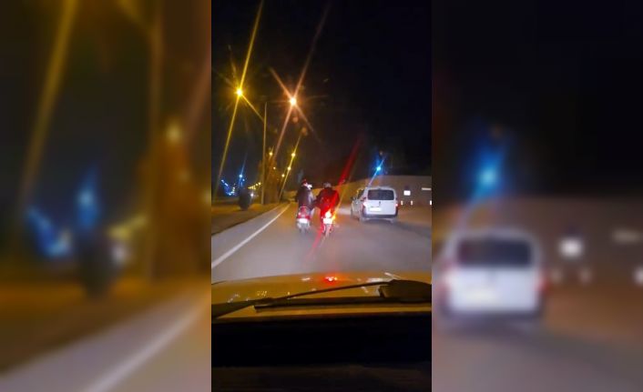 Elazığ’da motosikletlilerin tehlikeli yolculuğu kamerada