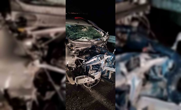 Elazığ’da otomobil bariyere çarptı: 4 yaralı