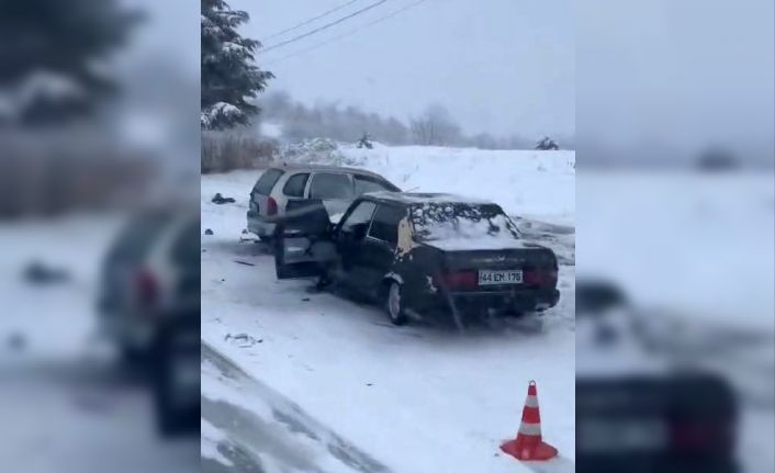 Elazığ’da zincirleme trafik kazası: 5 yaralı