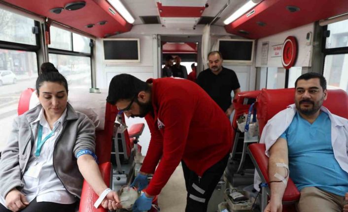 Elazığlı sağlık çalışanlarından örnek davranış: Kan bağışında bulundular