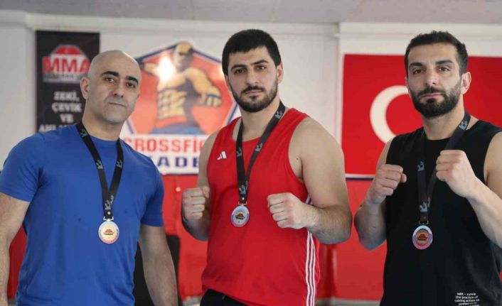 Elazığlı sporcular Türkiye MMA Şampiyonasında madalyaları topladı