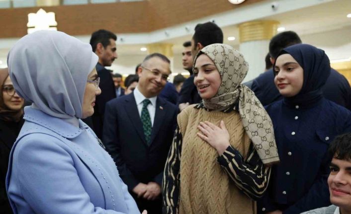 Emine Erdoğan, Gaziantep’te Şahinbey Millet Kütüphanesini ziyaret etti