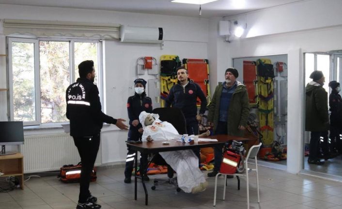 Emniyetten 96 sağlık personeline eğitim verildi