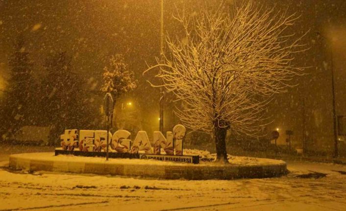 Ergani’de eğitime kar engeli