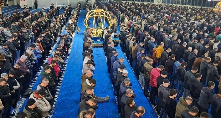 Erzincanlılar Berat Kandilinde camileri doldurdu