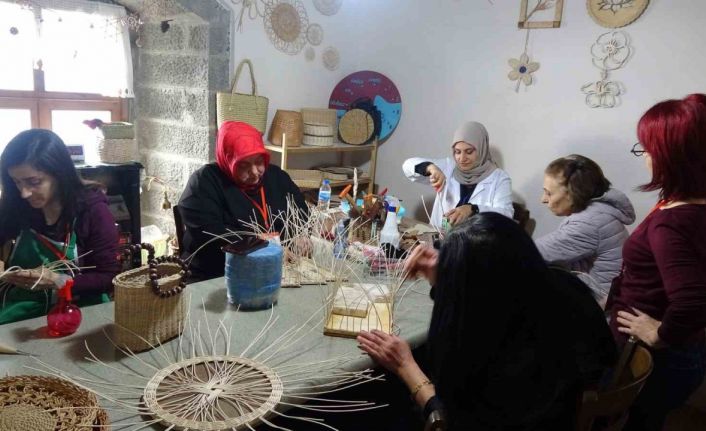 Eskiden yük taşımada kullanılıyordu artık süs eşyası olarak tercih ediliyor