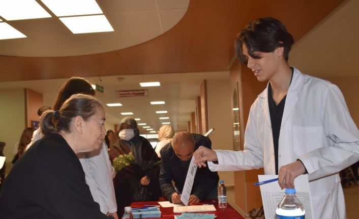 ESOGÜ Hastanesi’nde kanser bilgilendirme standı açıldı