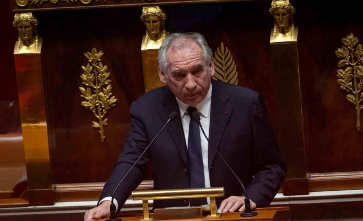 Fransa’da Bayrou hükümetine yönelik dördüncü gensoru önergesi de reddedildi