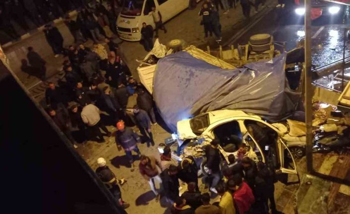 Freni boşalan kamyon dehşet saçtı: Ölü ve yaralılar var