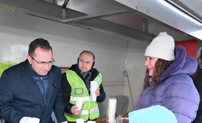 Gaziosmanpaşa’da soğuk havalarda 2 bin kişiye sıcak çorba ikramı