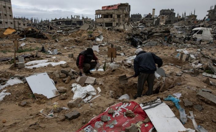 Gazze Şeridi’nde 8 kişinin daha cansız bedeni enkazdan çıkarıldı