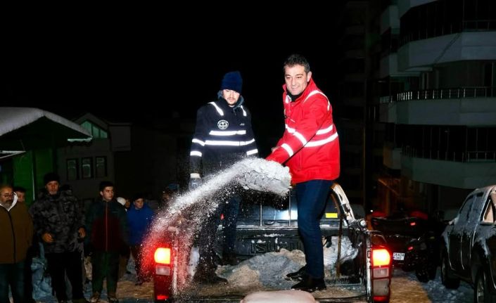 Giresun Belediye Başkanı Fuat Köse, karla mücadele çalışmalarına destek verdi