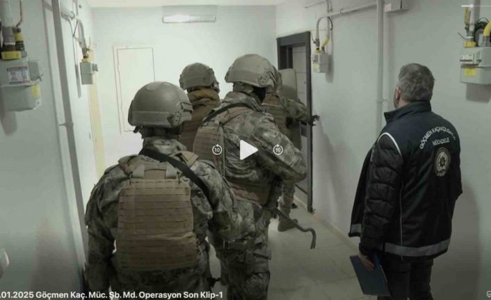 Göçmen kaçakçılığı için bot üreten çeteye operasyon: 18 gözaltı