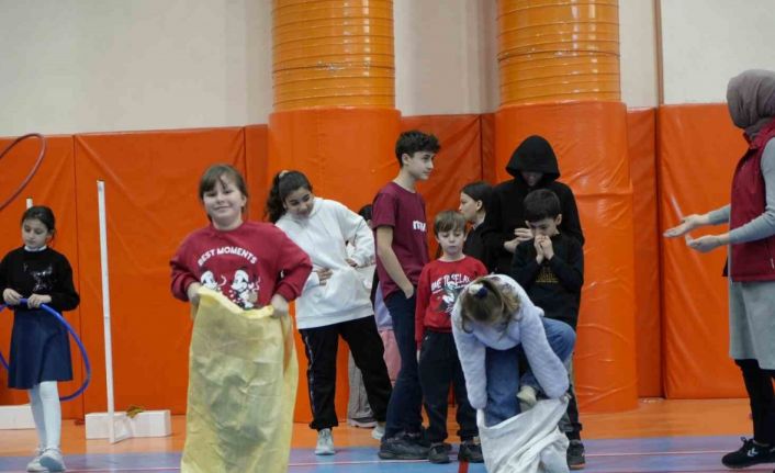 Gümüşhane’de çocuklar sömestr tatilinde sokak oyunlarını öğrendi