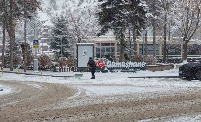 Gümüşhane’de kar yağışı etkili oluyor