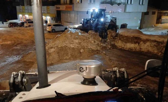 Hakkari’de karla mücadele çalışması
