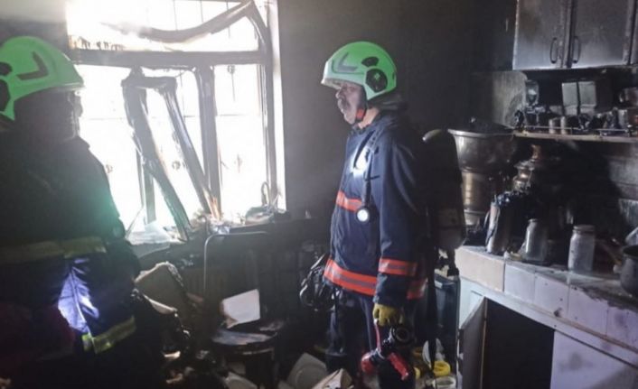 Hakkari’de yangında evde mahsur kalan 7 kişi kurtarıldı