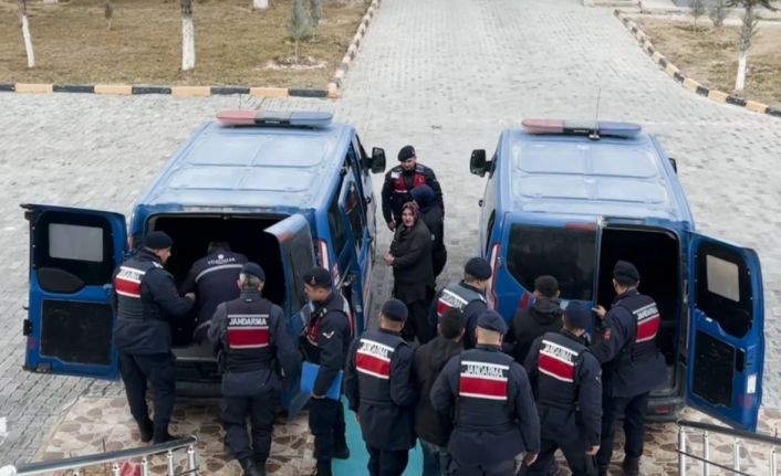 Hapis cezasıyla aranan aynı aileden 5 kişi operasyonla yakalandı