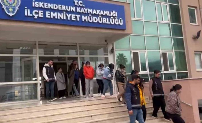 Hatay’da masaj ve SPA salonlarına operasyon: Kaçak çalışan 20 yabancı uyruklu kadın tespit edildi