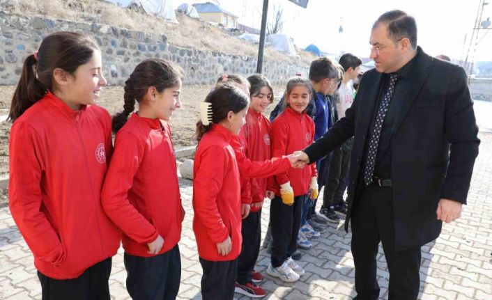 İl Müdürü Ahmet Çelebi, başarılı sporcuları tebrik etti