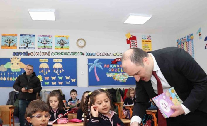 "İlk Kitabın Benden Olsun" diyerek yola çıktılar