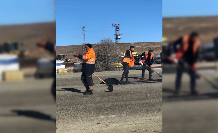 İmranlı Yolu köstebek yuvasına döndü