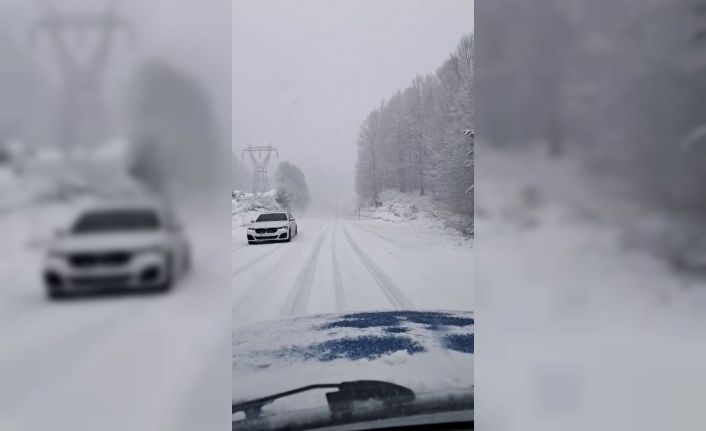İnegöl-Domaniç yolunda zincir takmayan araçlara izin verilmedi