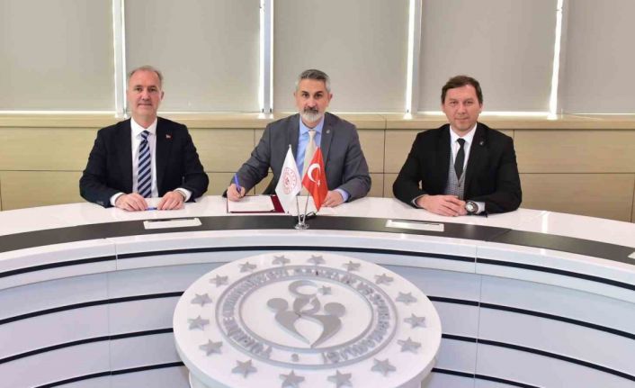 İnegöl’ün yeni havuzu için imzalar atıldı