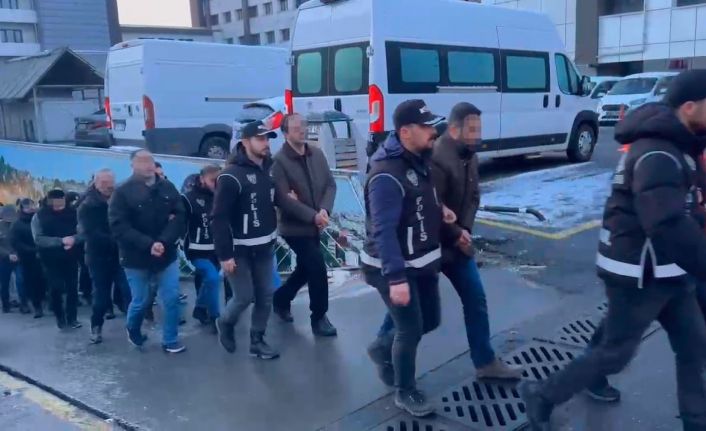 İstanbul’da ‘Kıskaç-40’ operasyonunda yakalanan 20 şüpheli adliyeye sevk edildi