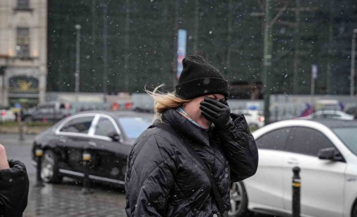 İstanbul’da lapa lapa kar yağışı