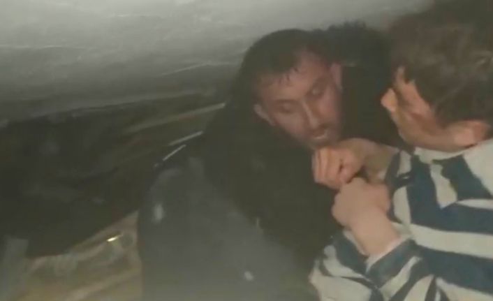 İtfaiyeci baba enkaz altındaki oğluna "Sen bekle" dedi, önce başkalarını kurtardı