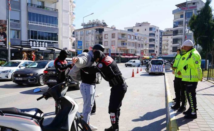 İzmir’in iki ilçesinde sıkı asayiş ve trafik denetimi