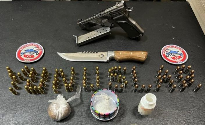 İzmit’te aracında silah ve uyuşturucuyla yakalanan zanlı tutuklandı