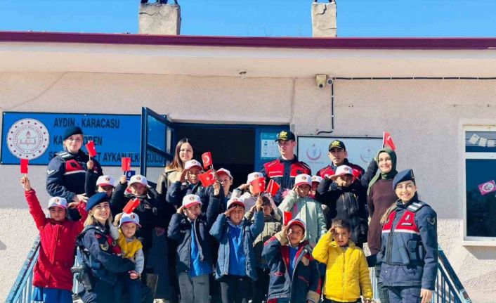 Jandarma ekipleri minik öğrencilerle buluştu
