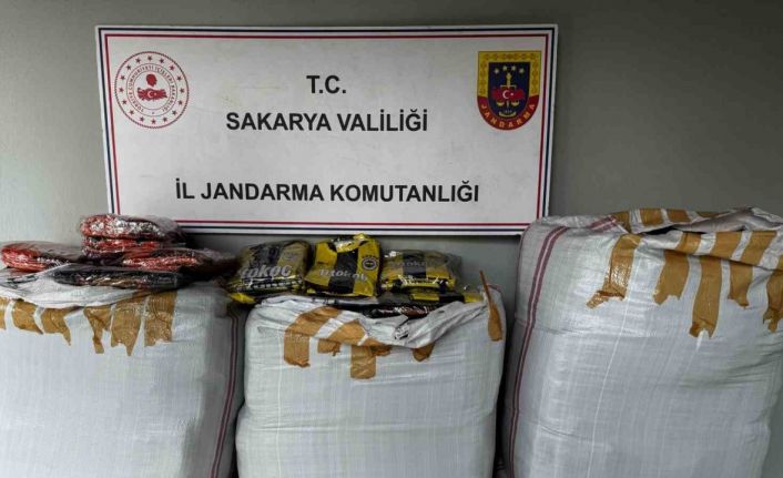 Jandarma, yol kontrolünde sahte 1 buçuk milyonluk takım forması ele geçirdi