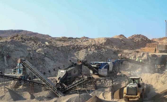 Japon Büyükelçi ve UNDP temsilcisinden Hatay’daki Yıkıntı Atığı Geri Kazanım Tesisi’nde inceleme