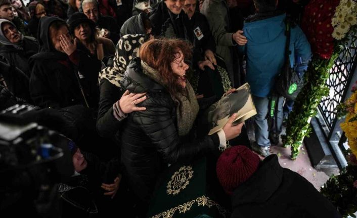 Kadıköy’de bıçaklanarak öldürülen İtalyan şefin oğlu son yolculuğuna uğurlandı