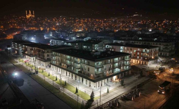 Kahramanmaraş’ta deprem konutları ışıklandırıldı