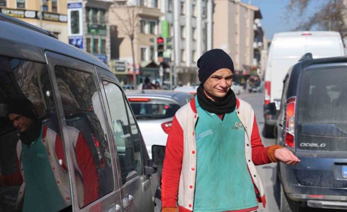 Kanaatkar dilenci, anlık yaşıyor