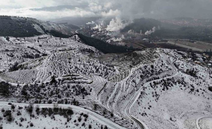 Kar yağışı sonrası kentte siyah beyaz renkler hakim oldu