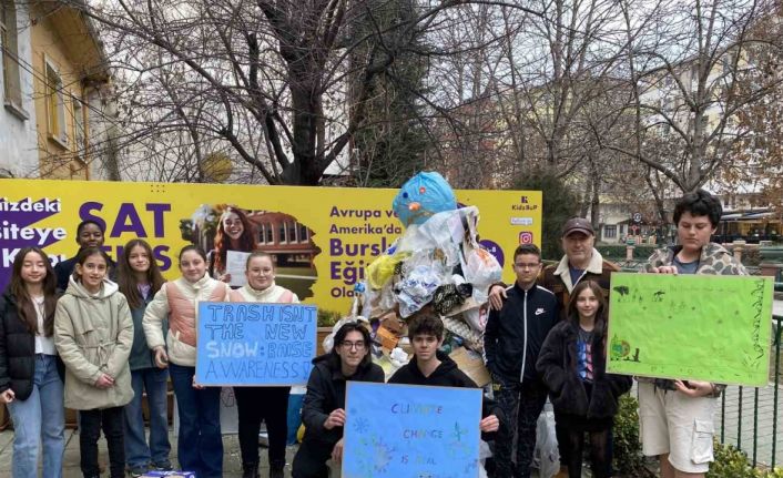 Kar yağmayınca atıklardan ‘Çöp Adam’ yaptılar