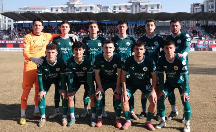 Karadeniz’in köklü takımlarından Giresunspor’un önlenemeyen düşüşü devam ediyor