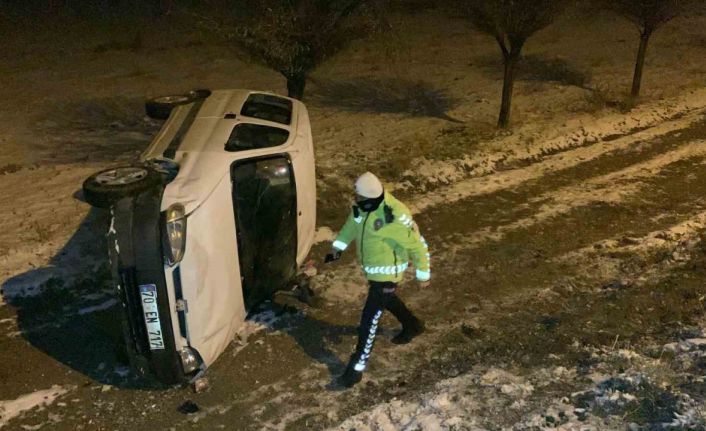Karaman’da hafif ticari araç şarampole yuvarlandı: 1 yaralı