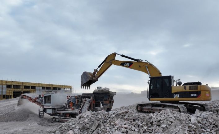 Karatay’da parke, bordür taşları ve beton atıkları geri dönüştürülüyor