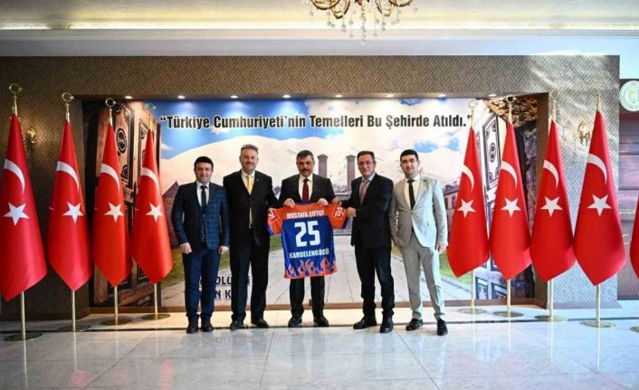 Kardelengücü’nden Vali Çiftçi’ye özel forma