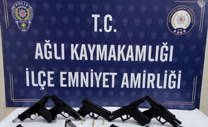 Kastamonu’da ruhsatsız tabancayla yakalanan 2 şahıs gözaltına alındı