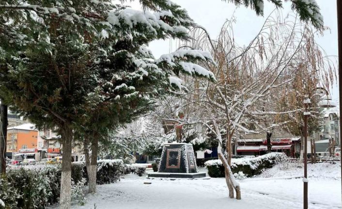 Kavak’ta kar yağışı etkili oldu