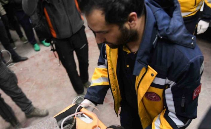 Kendi idrarını içerek 260 saat enkaz altında hayata tutunan depremzede yaşadıklarını anlattı