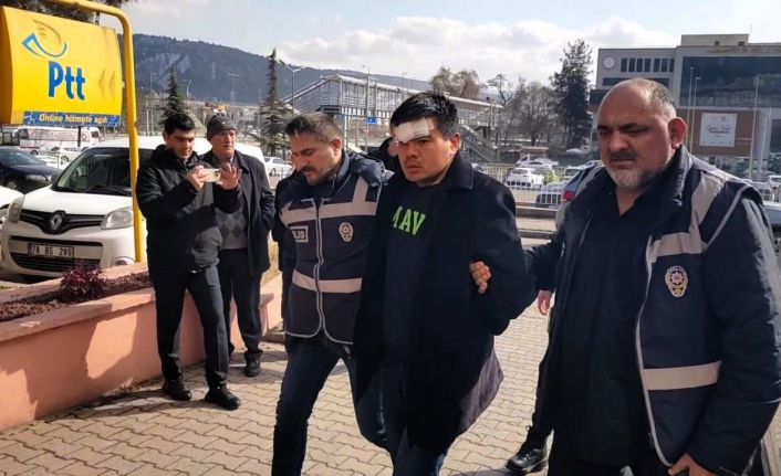 Kendisine "şeytanı musalat ettiklerini" söyleyerek kardeşi ve yengesini öldürdü