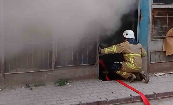 Kırıkkale’de aynı saatte depo ve araç yangını